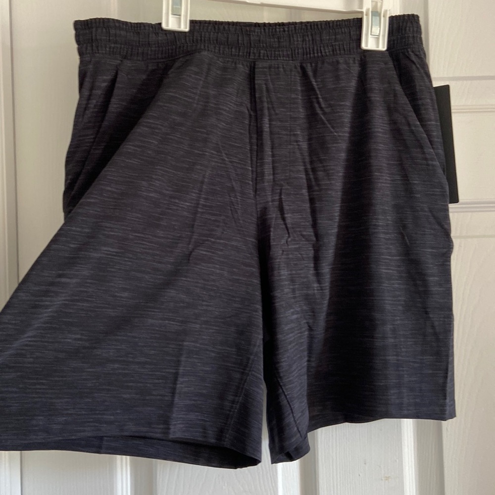 Lululemon mens short, built in liner-NWT